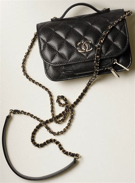 chanel clutch with chain price.